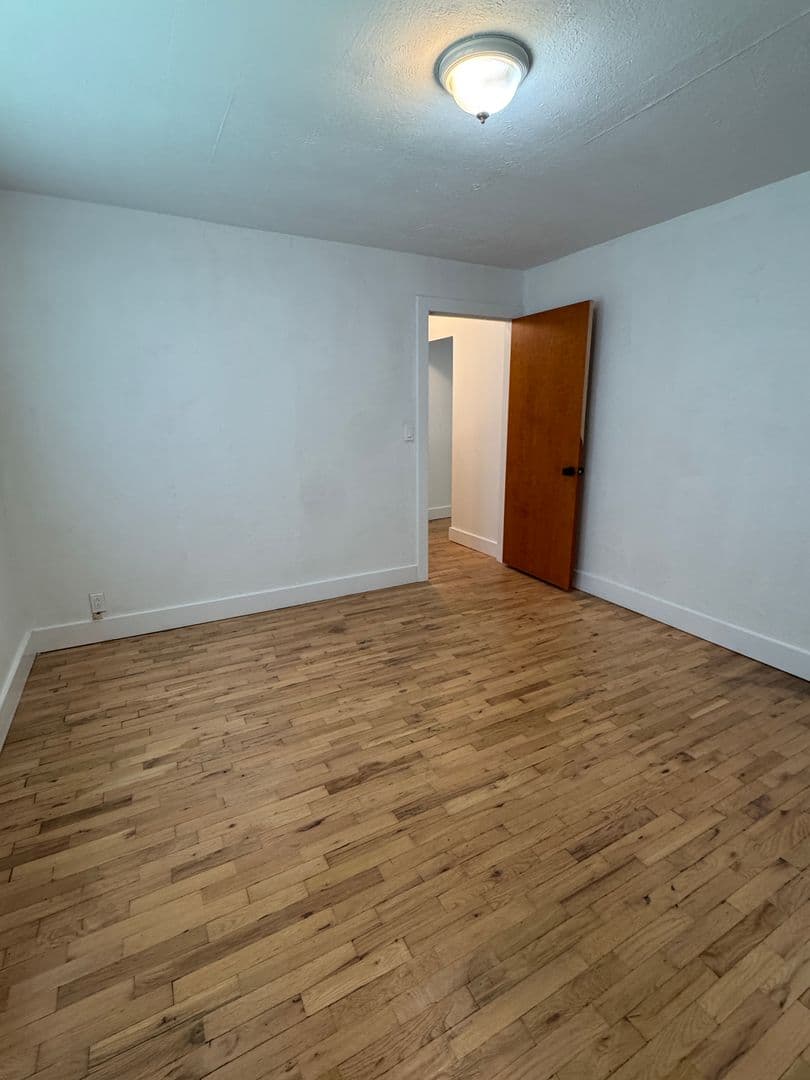 Springfield House: 1355 S Kentwood Ave