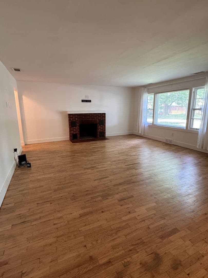 Springfield House: 1355 S Kentwood Ave