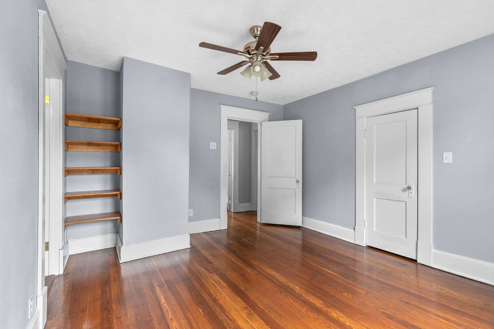 Springfield House: 1121 S Roanoke Ave