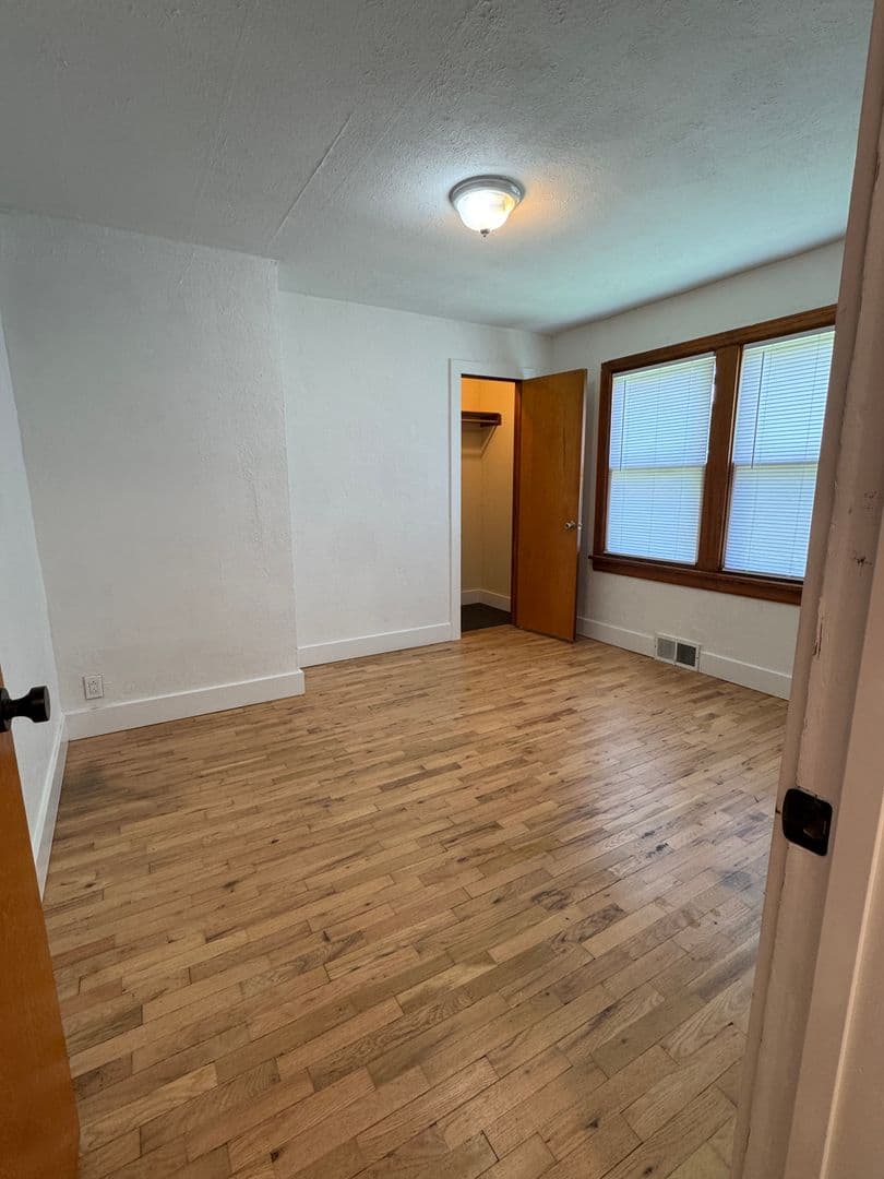 Springfield House: 1355 S Kentwood Ave