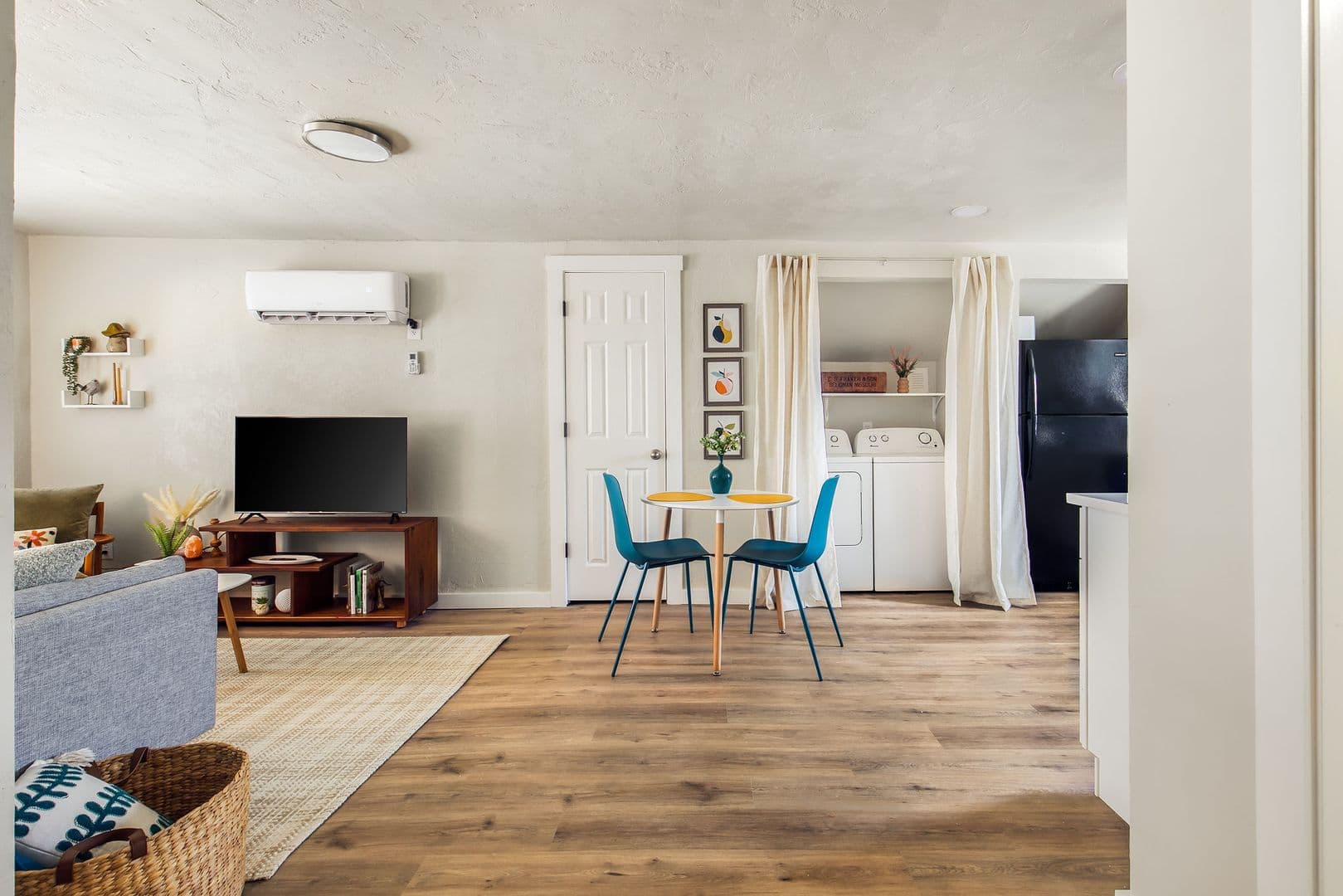 Springfield Apartment: 749 S Market Ave