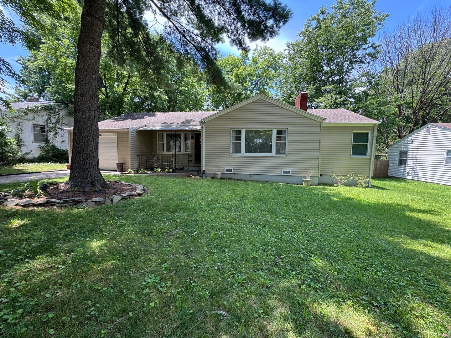 Springfield House: 1355 S Kentwood Ave