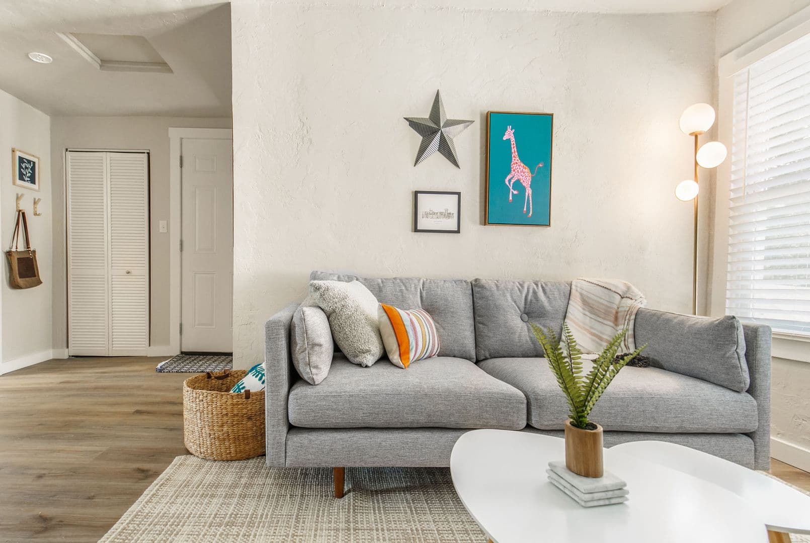Springfield Apartment: 749 S Market Ave