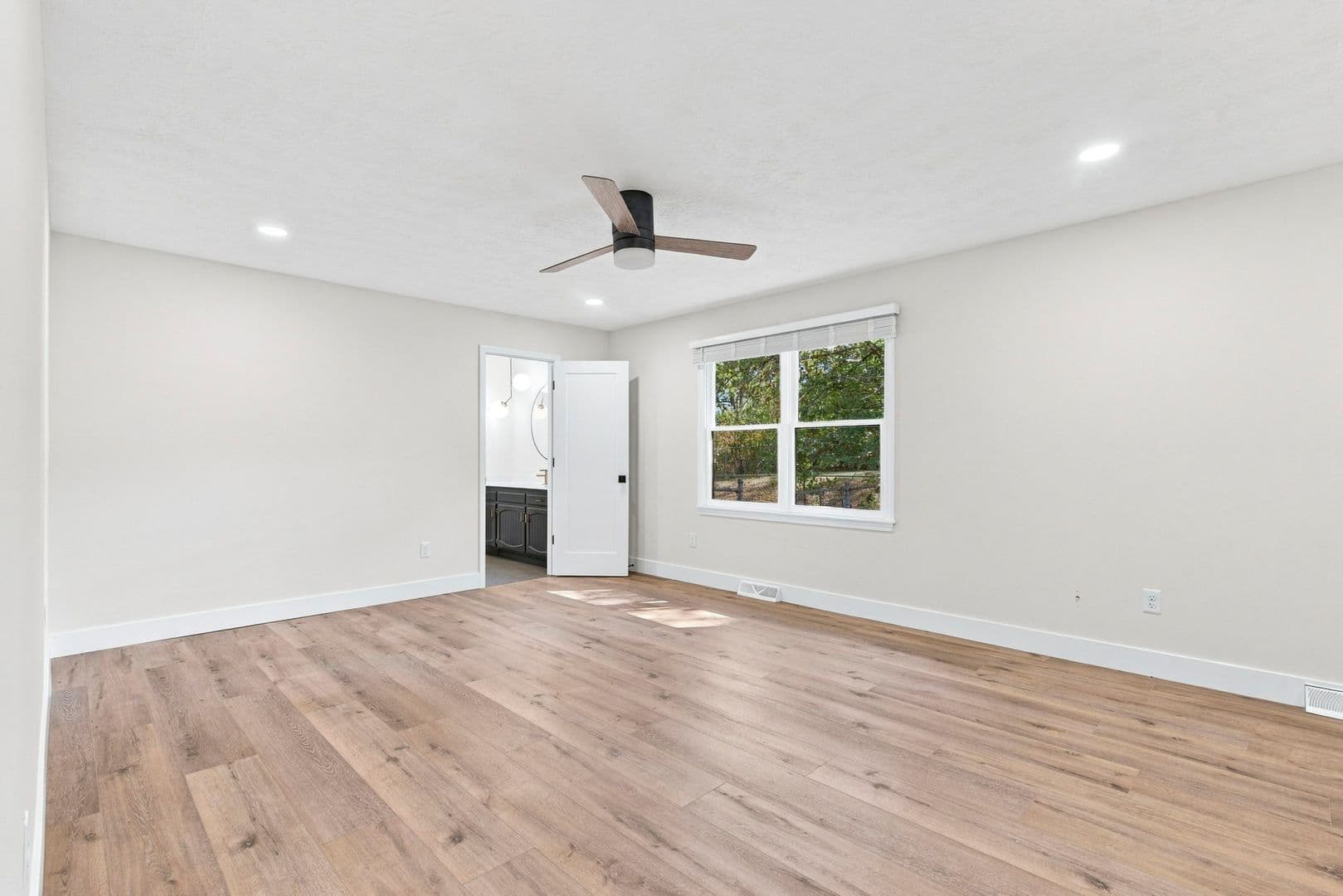 Willard House: 117 Ridgeview Dr