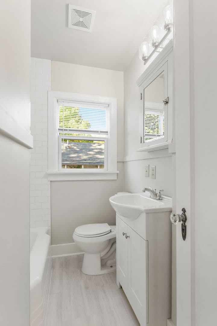 Springfield House: 307 W Portland St