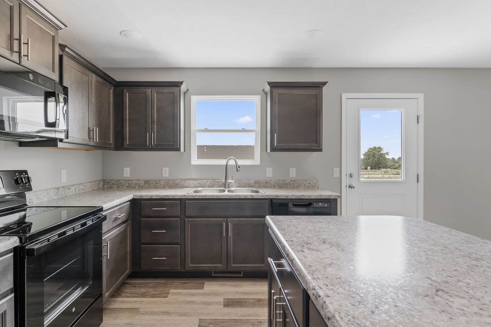 Republic House: 1392 E Perry St