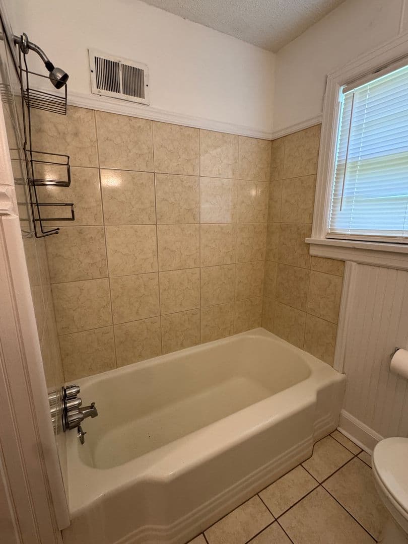 Springfield House: 1355 S Kentwood Ave
