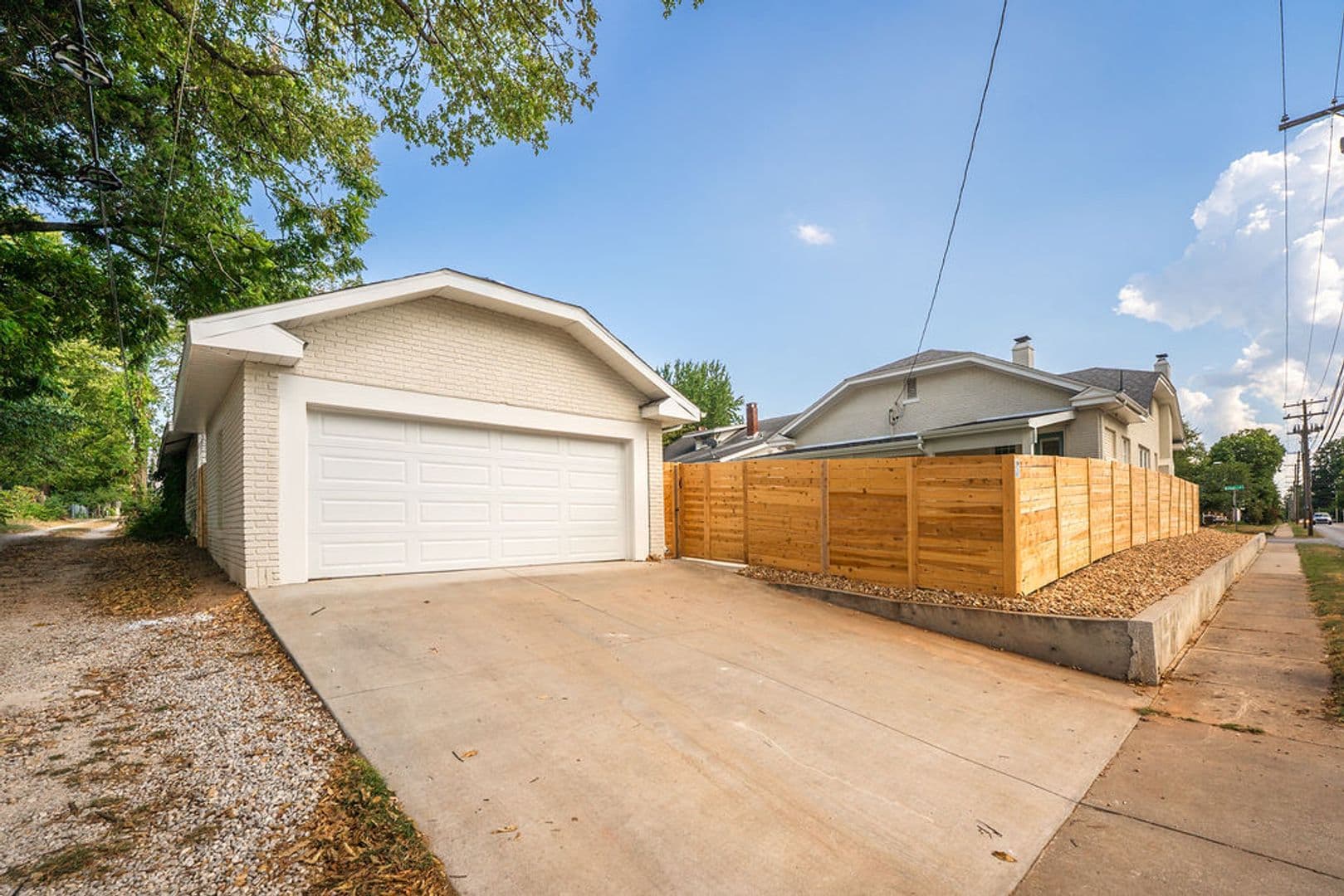 Springfield House: 601 E Delmar St