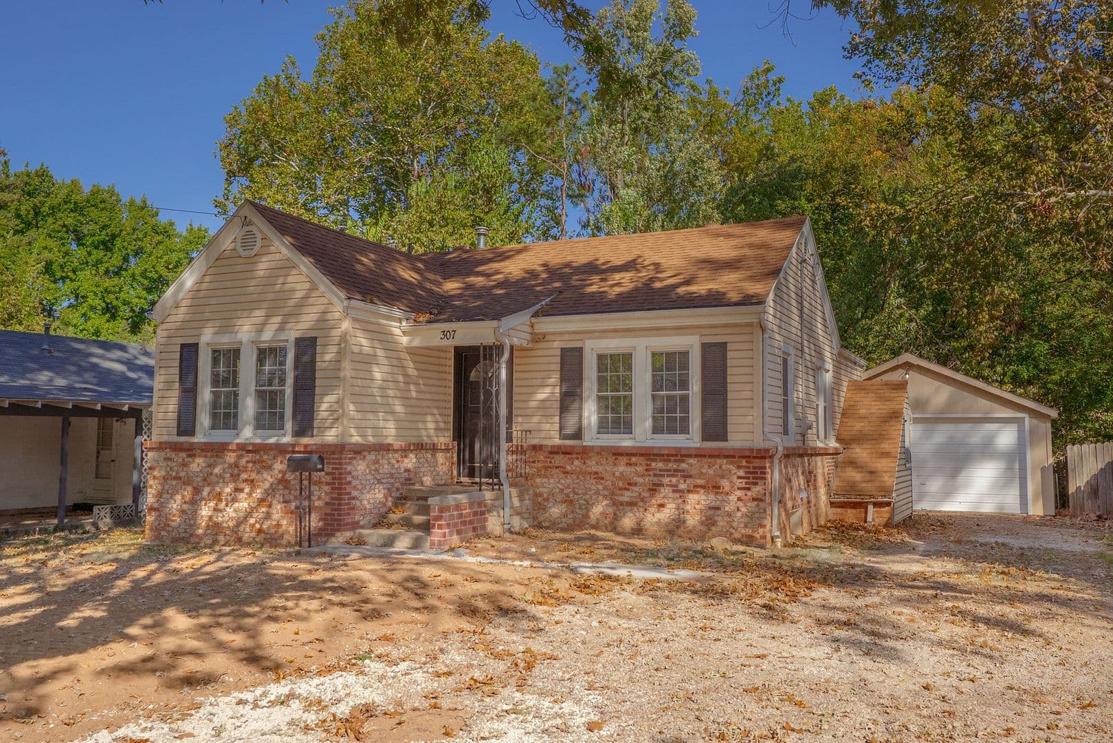 Springfield House: 307 W Portland St