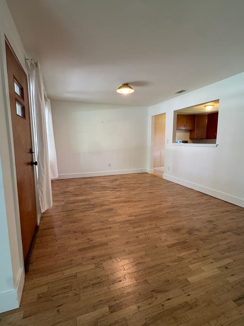Springfield House: 1355 S Kentwood Ave