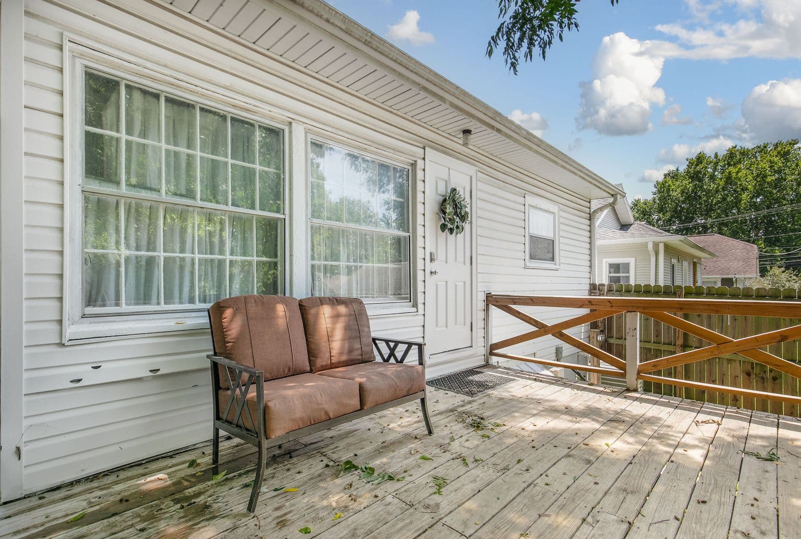Springfield Apartment: 749 S Market Ave