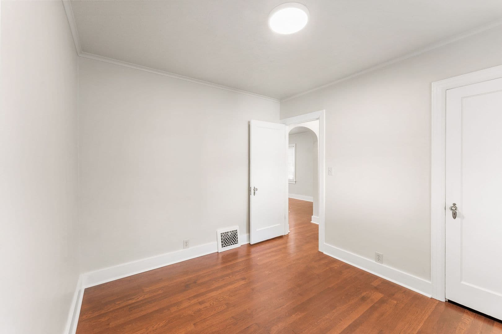 Springfield House: 307 W Portland St