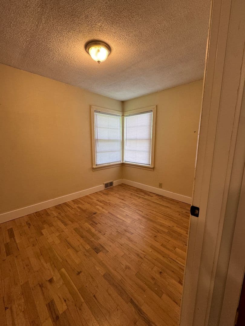 Springfield House: 1355 S Kentwood Ave