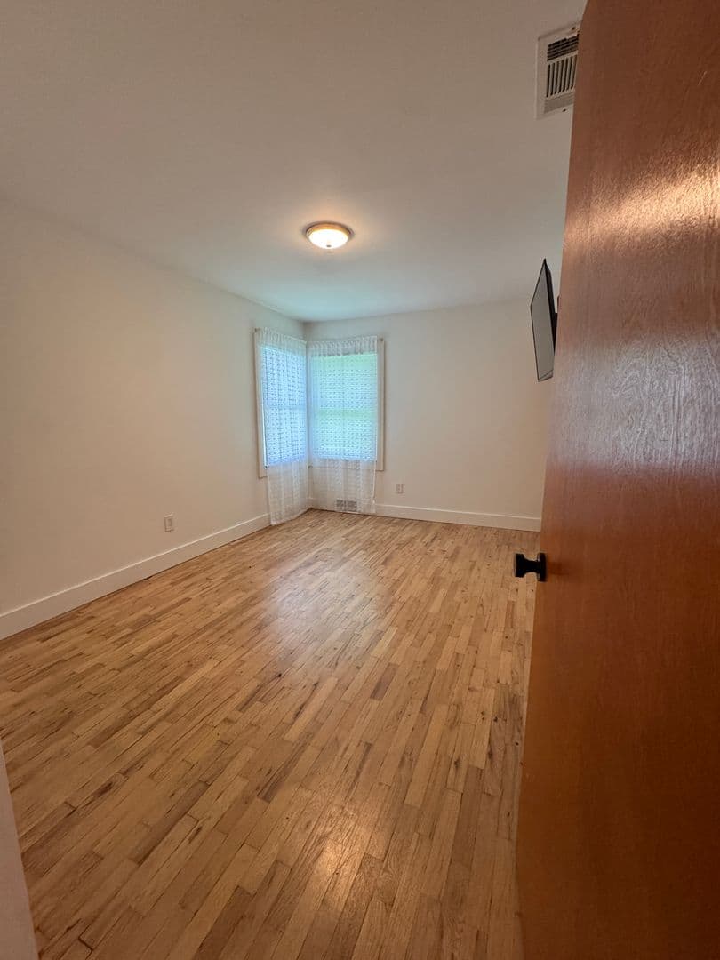Springfield House: 1355 S Kentwood Ave