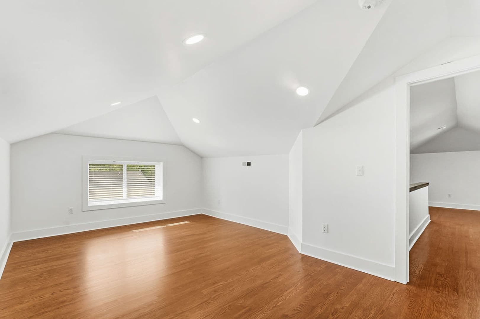 Springfield House: 601 E Delmar St