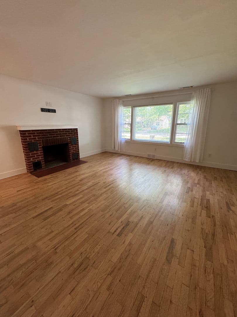 Springfield House: 1355 S Kentwood Ave