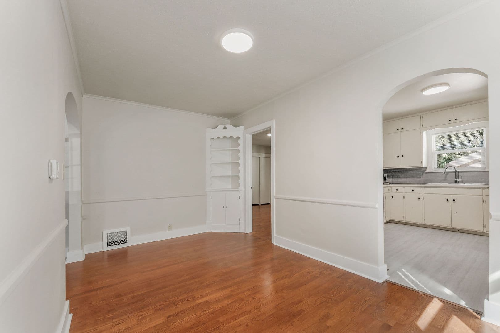 Springfield House: 307 W Portland St