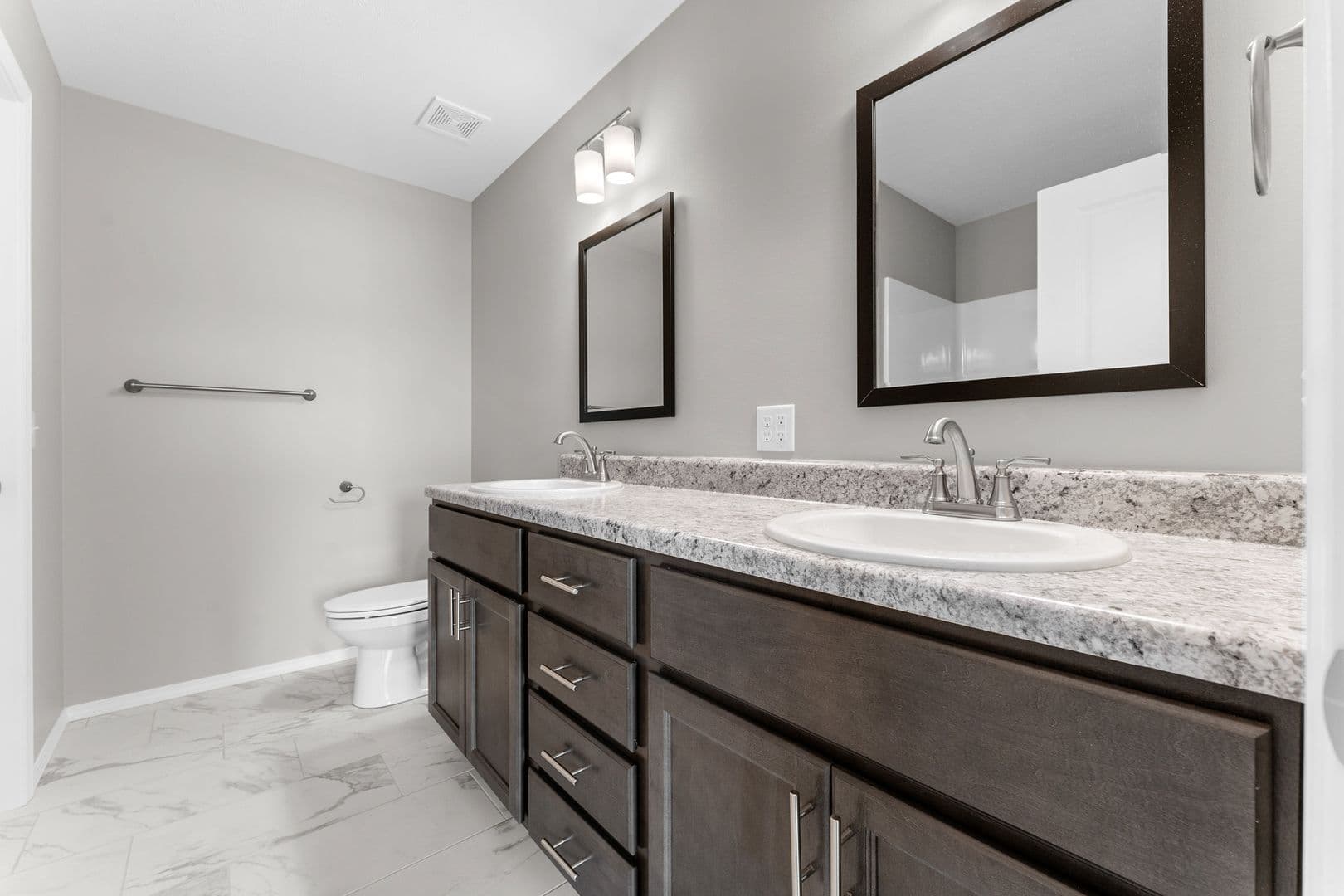 Republic House: 1392 E Perry St