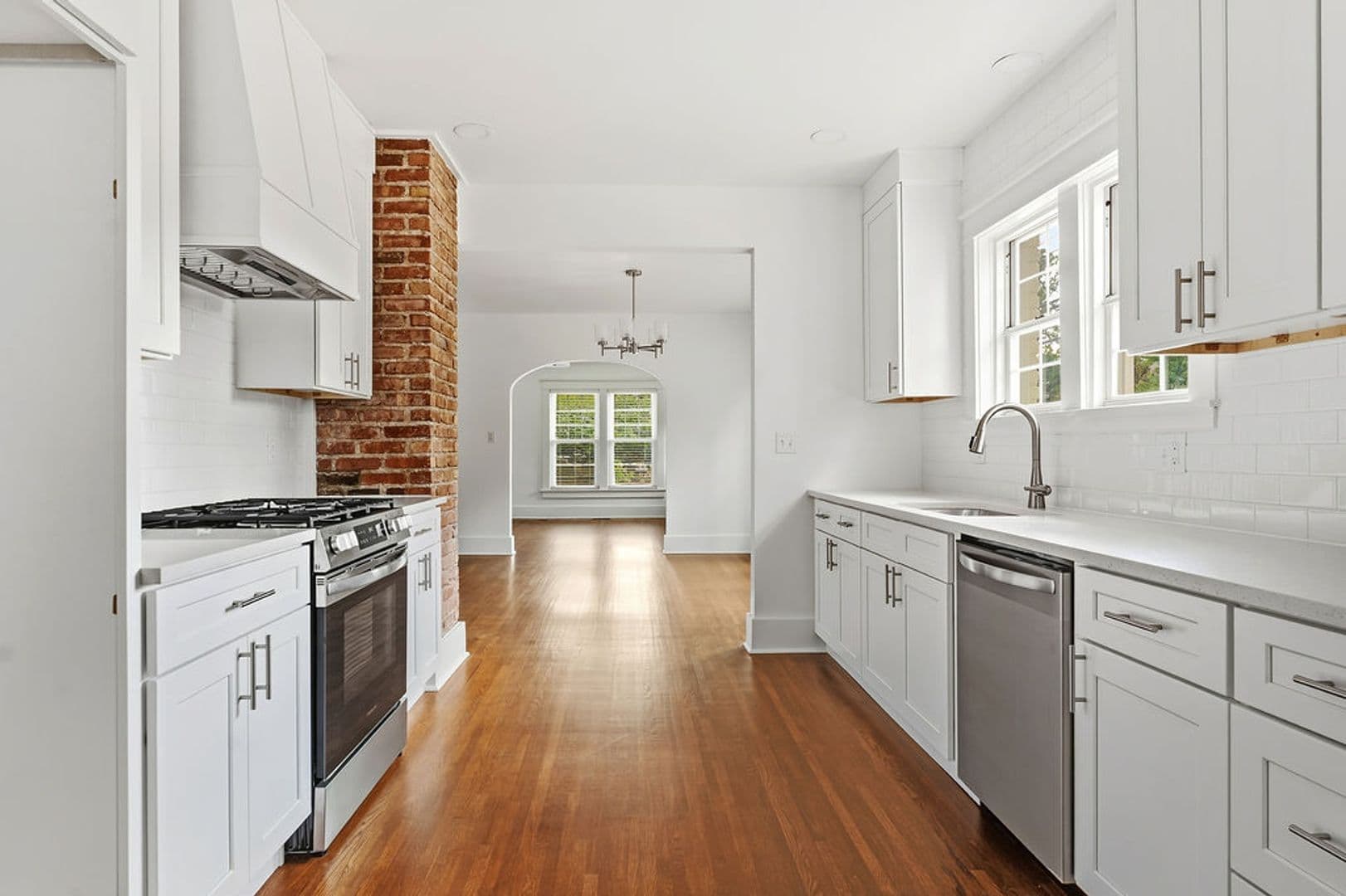 Springfield House: 601 E Delmar St