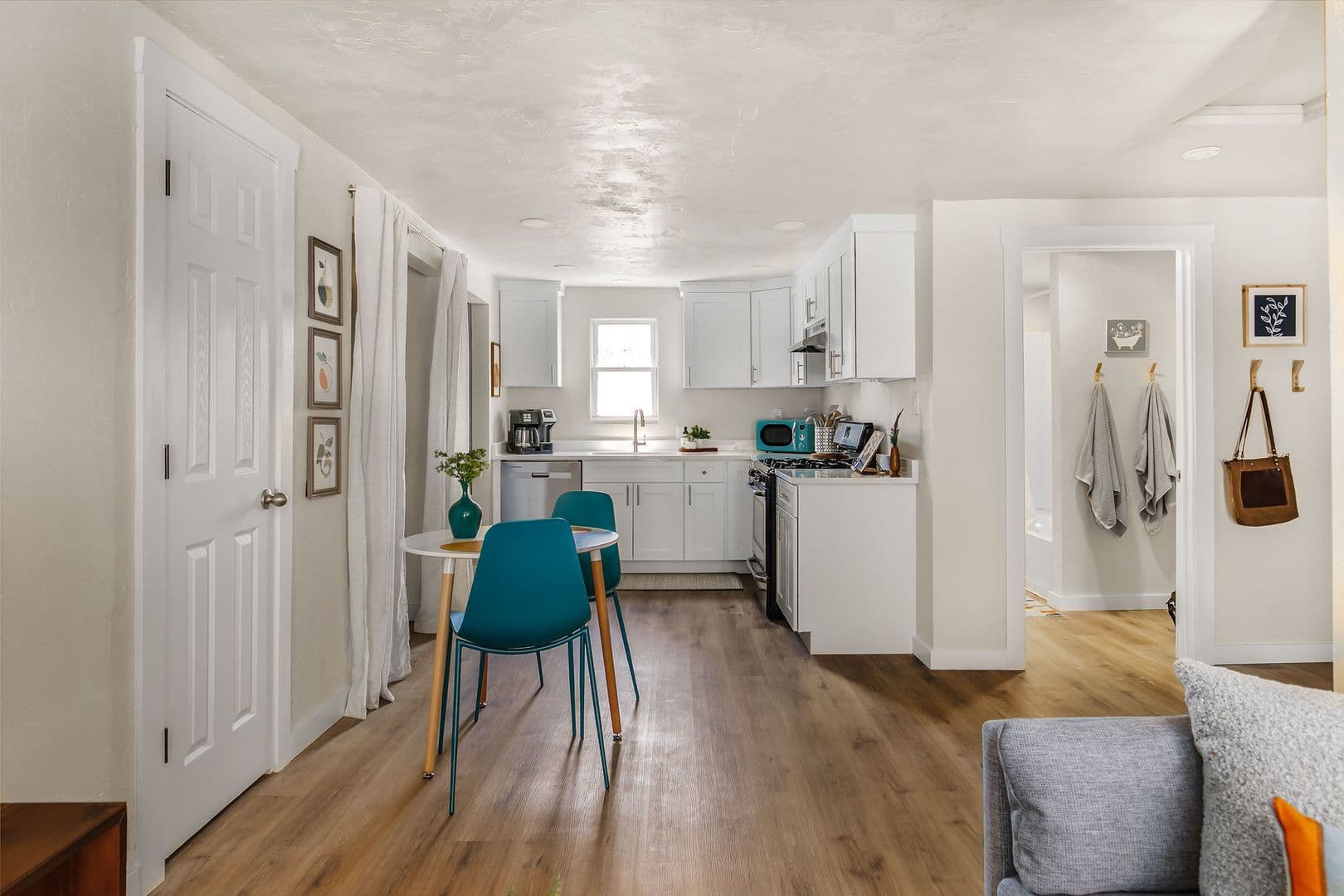Springfield Apartment: 749 S Market Ave