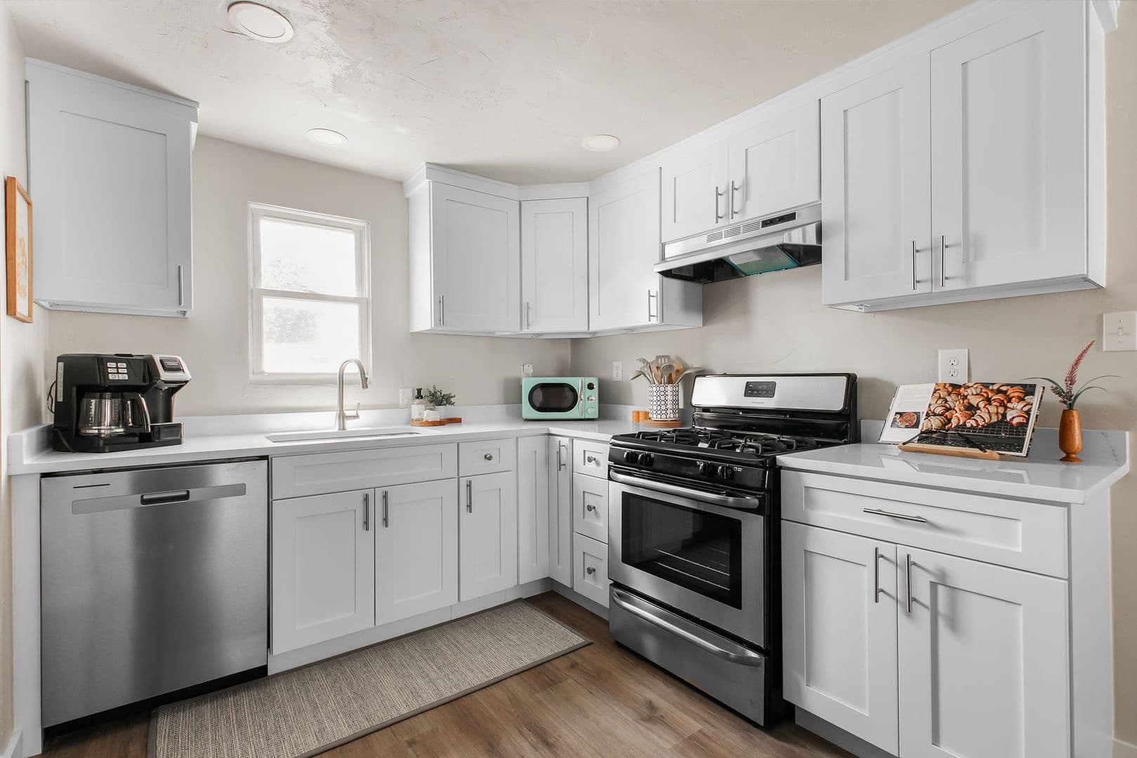 Springfield Apartment: 749 S Market Ave