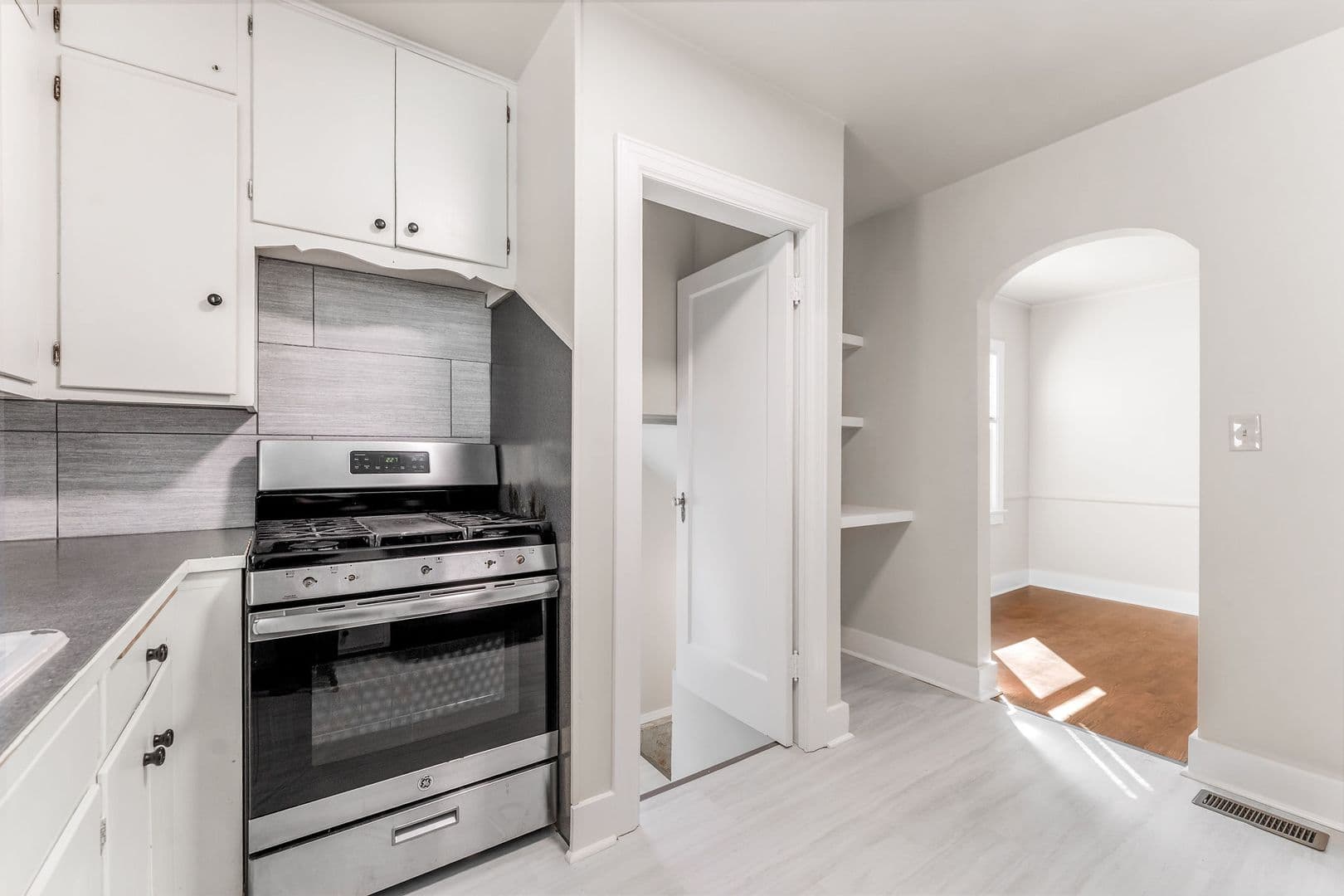 Springfield House: 307 W Portland St