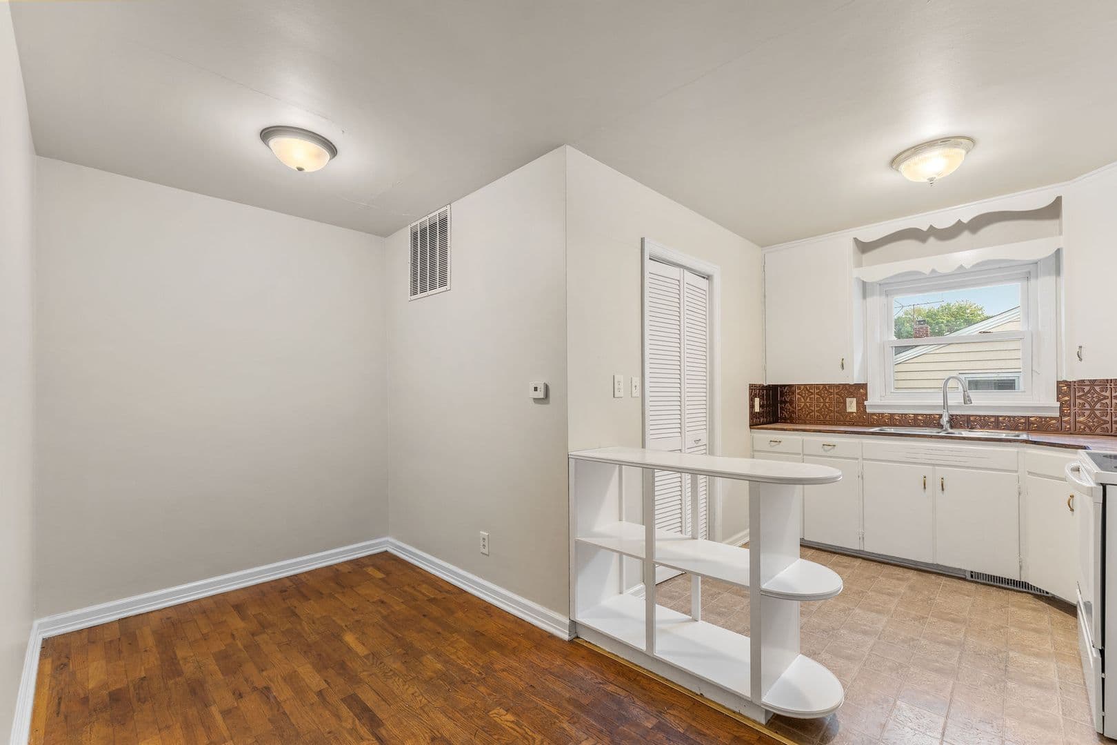 Springfield Multiplex: 428 W Stanford St
