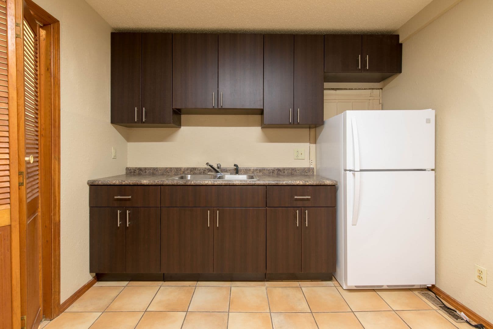 Springfield Apartment: 1441 E McDaniel St