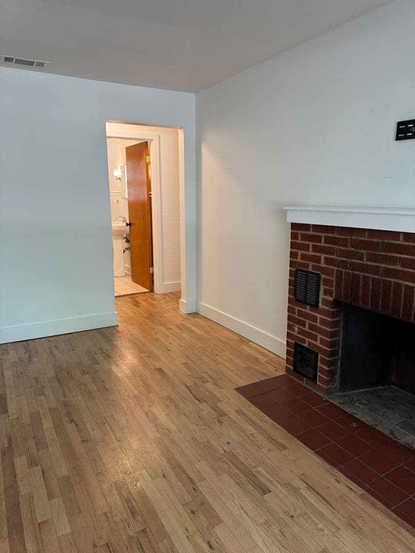 Springfield House: 1355 S Kentwood Ave