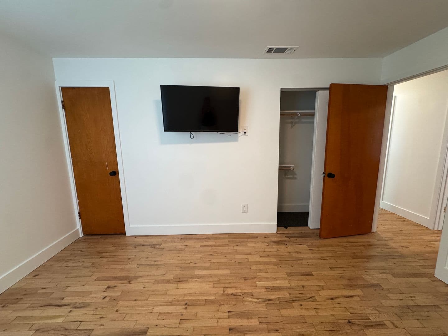 Springfield House: 1355 S Kentwood Ave