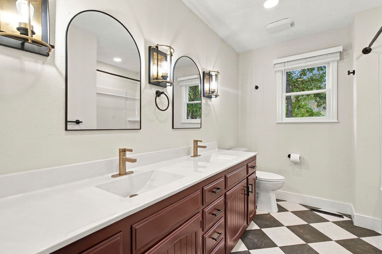 Willard House: 117 Ridgeview Dr
