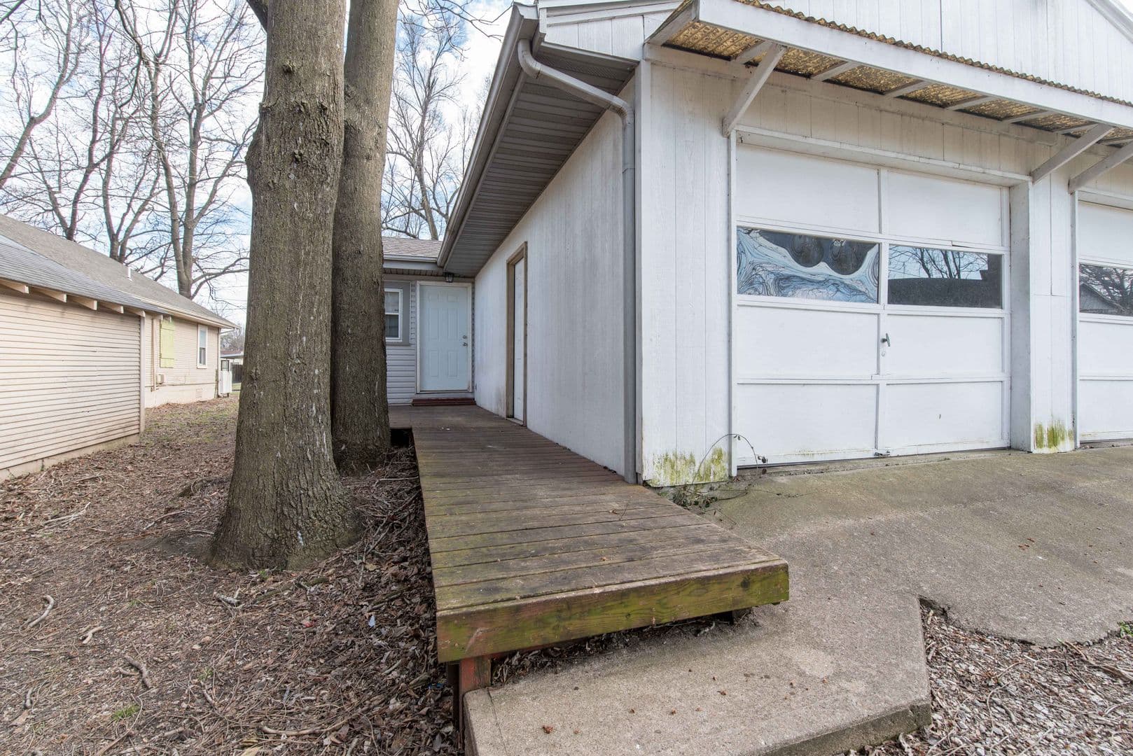 Springfield Apartment: 1441 E McDaniel St
