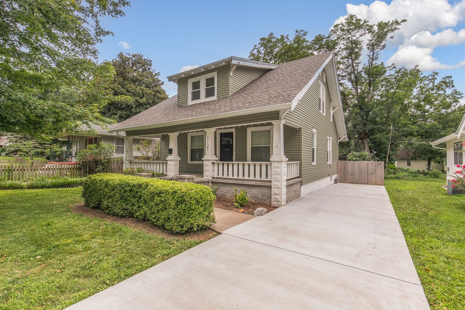 Springfield House: 1121 S Roanoke Ave