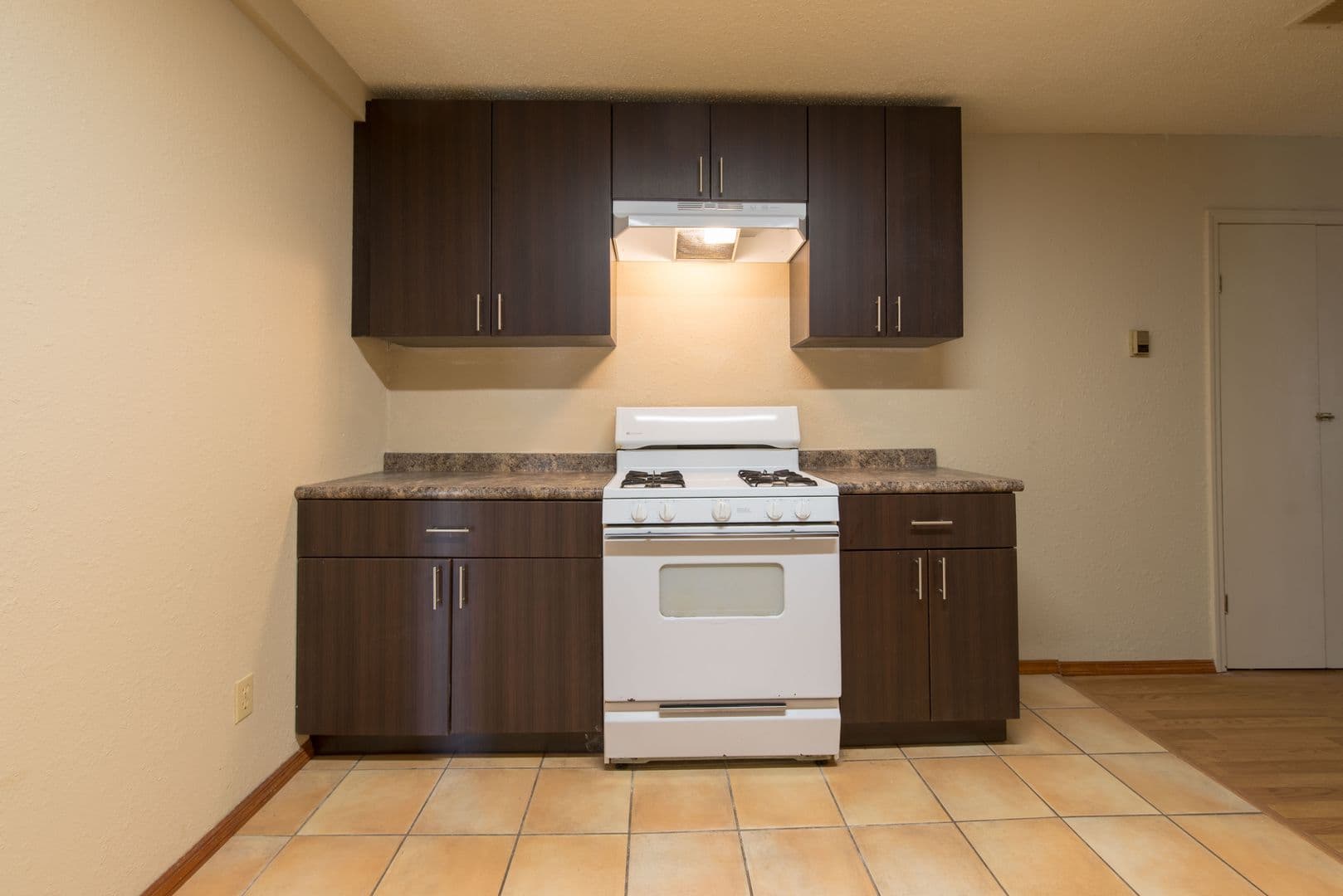 Springfield Apartment: 1441 E McDaniel St