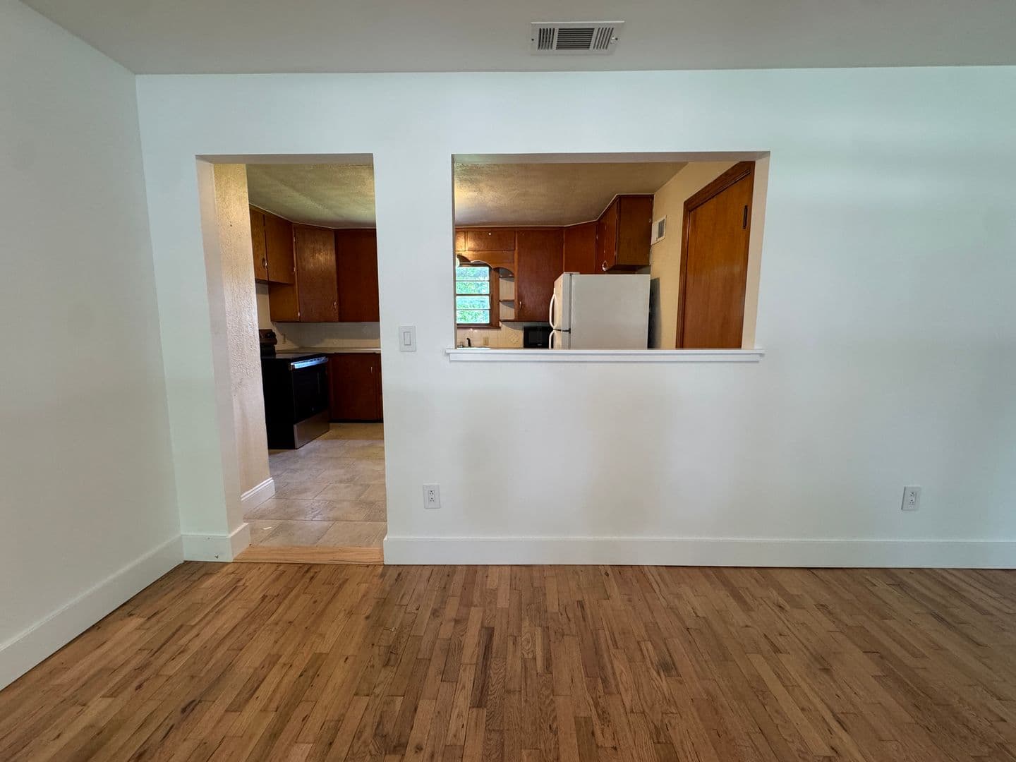 Springfield House: 1355 S Kentwood Ave