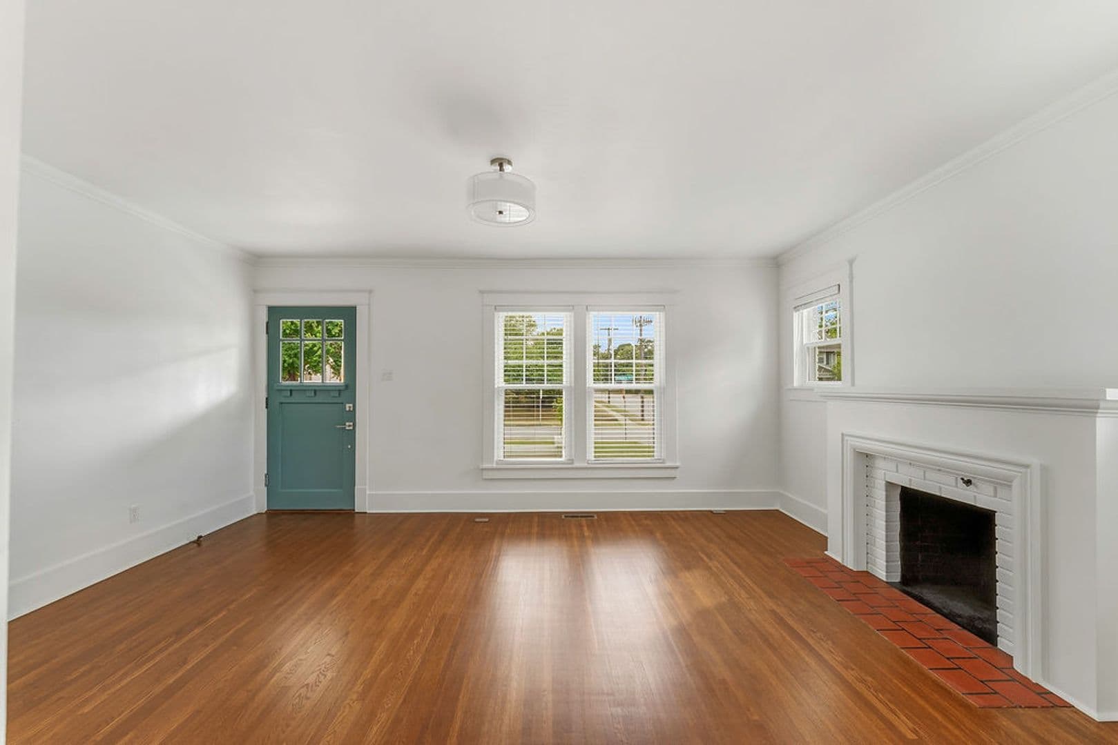 Springfield House: 601 E Delmar St