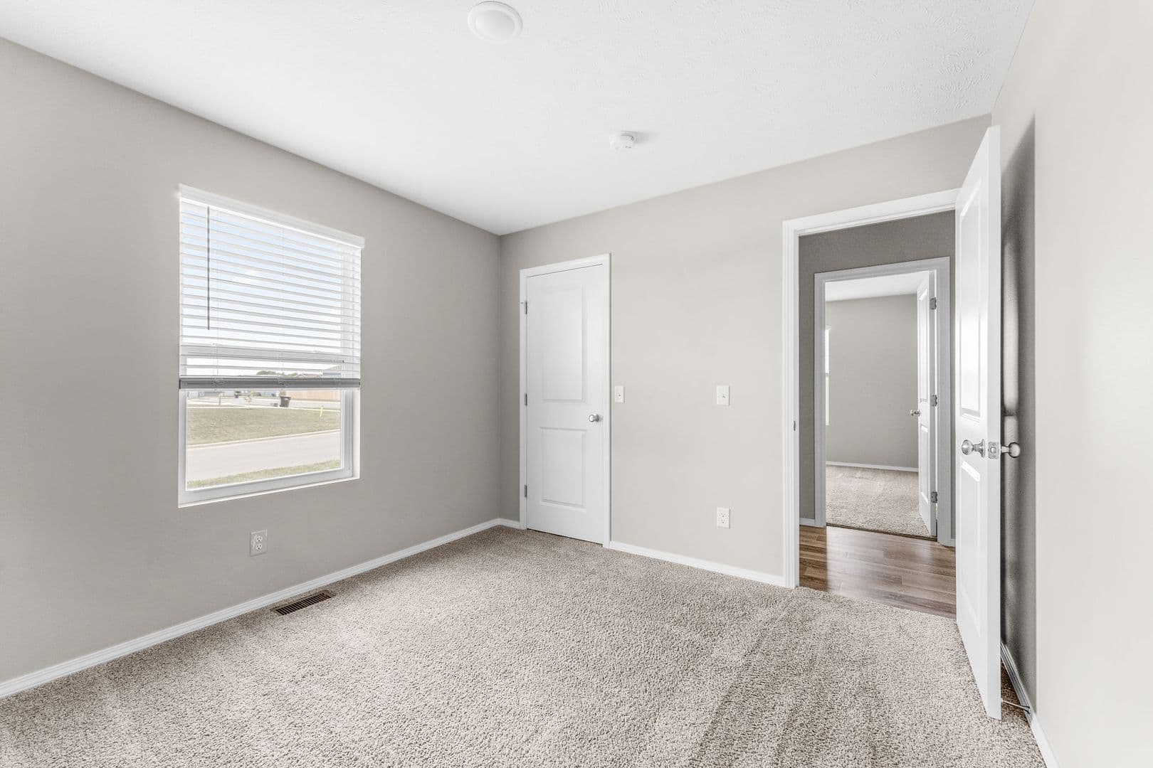 Republic House: 1392 E Perry St