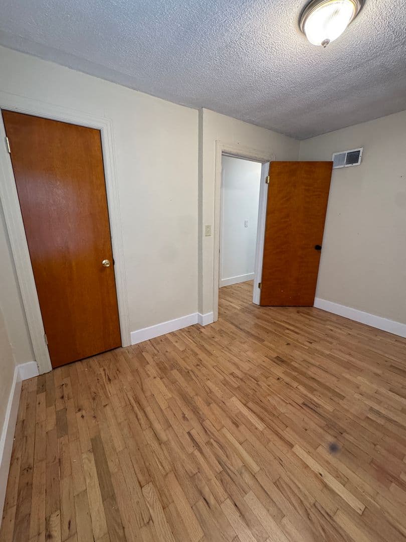 Springfield House: 1355 S Kentwood Ave