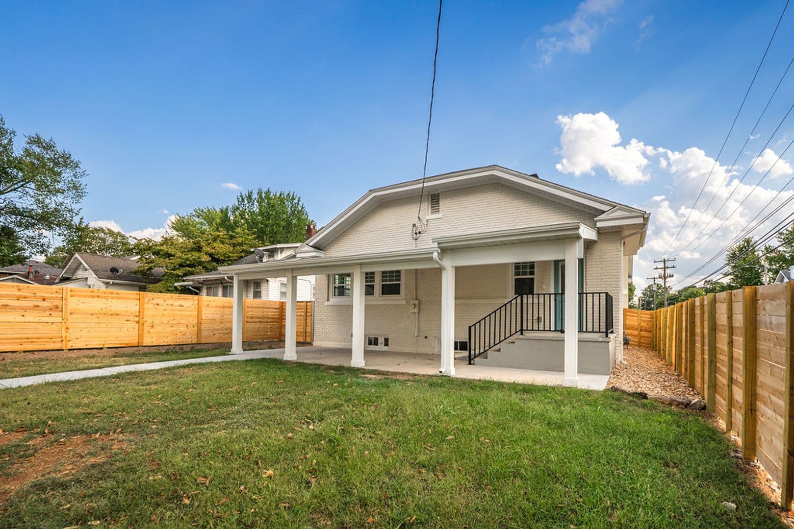 Springfield House: 601 E Delmar St