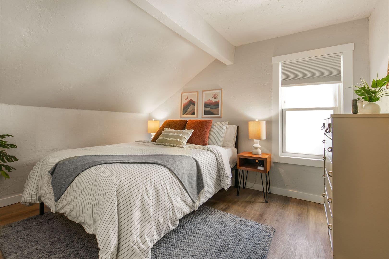 Springfield Apartment: 749 S Market Ave