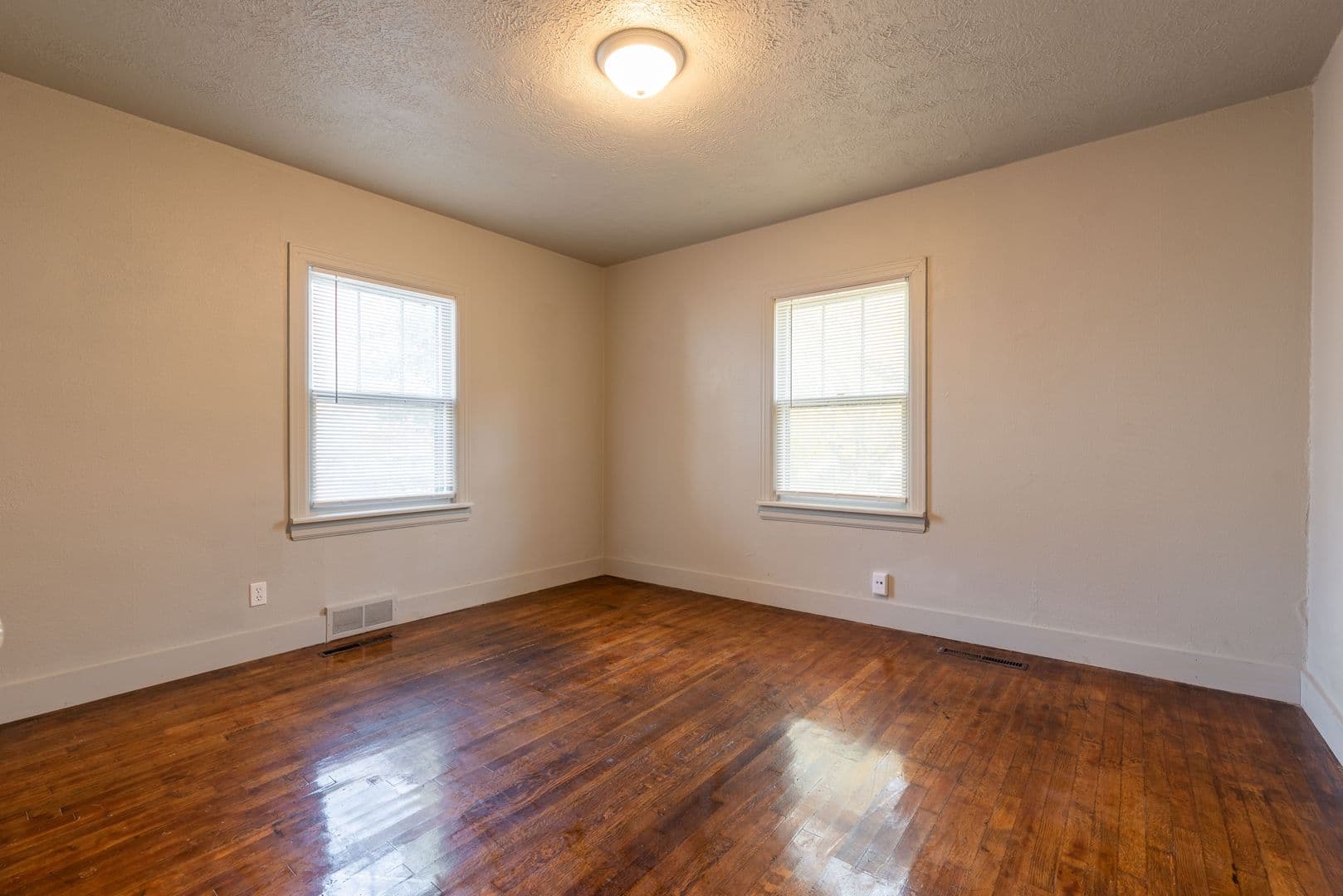 Springfield House: 1973 E Cherry St Ct