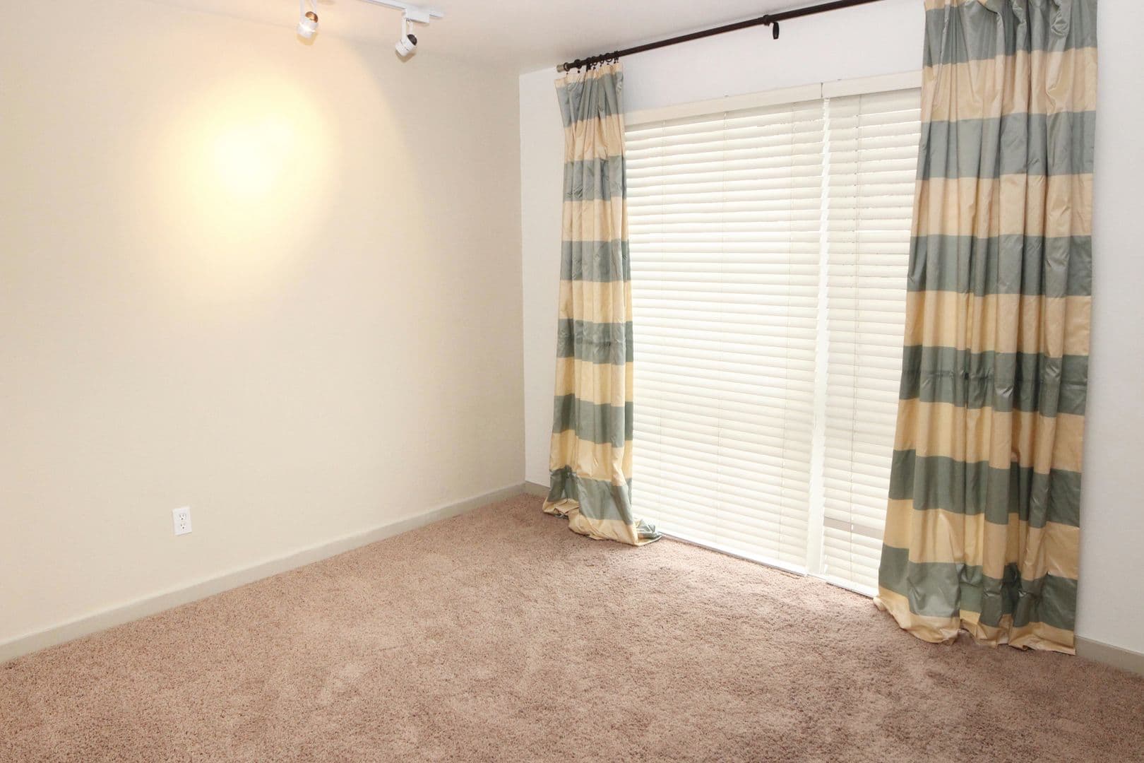 Fort Collins Apartment: 419 W Mountain Ave