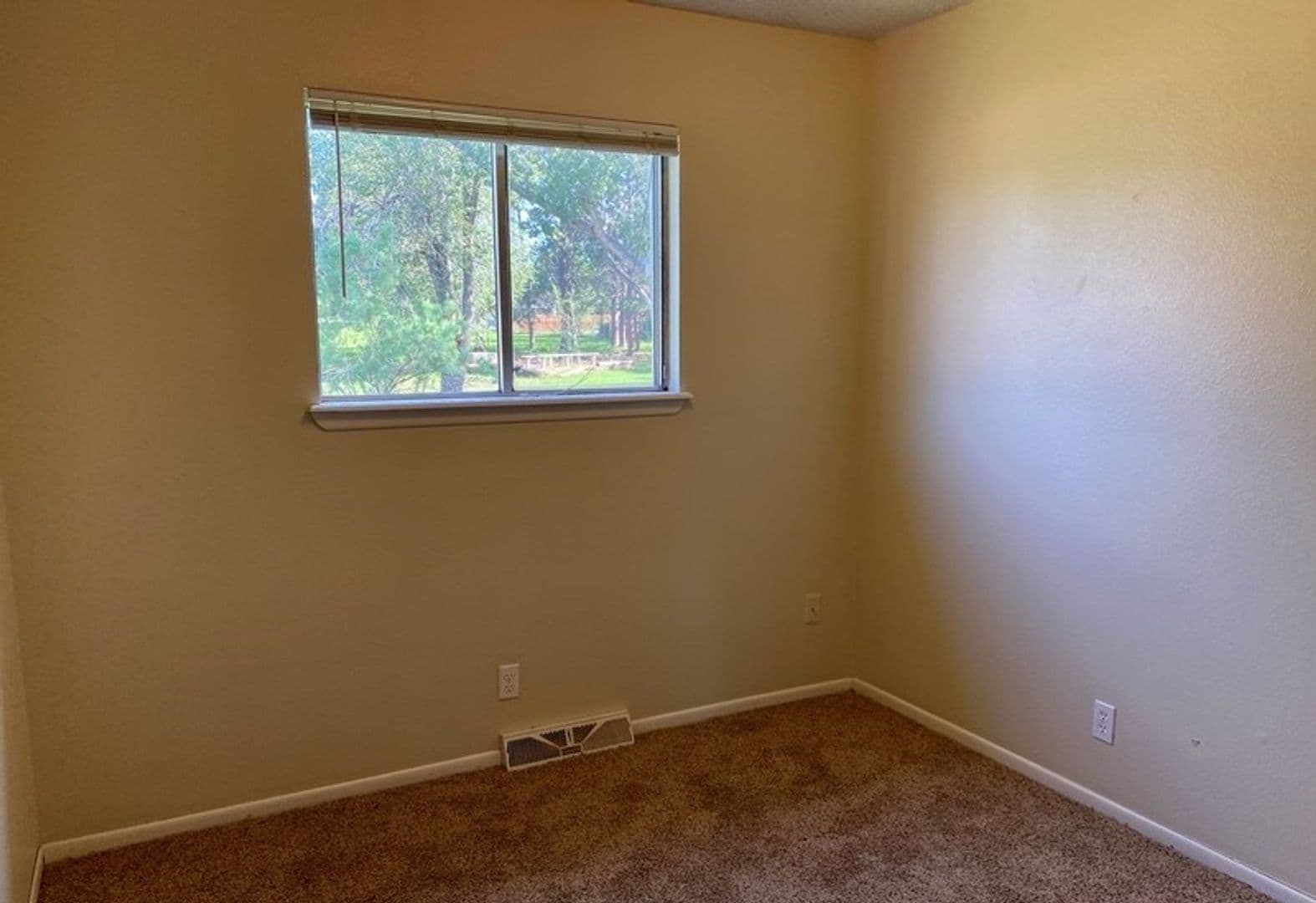 Fort Collins House: 1912 W Plum St