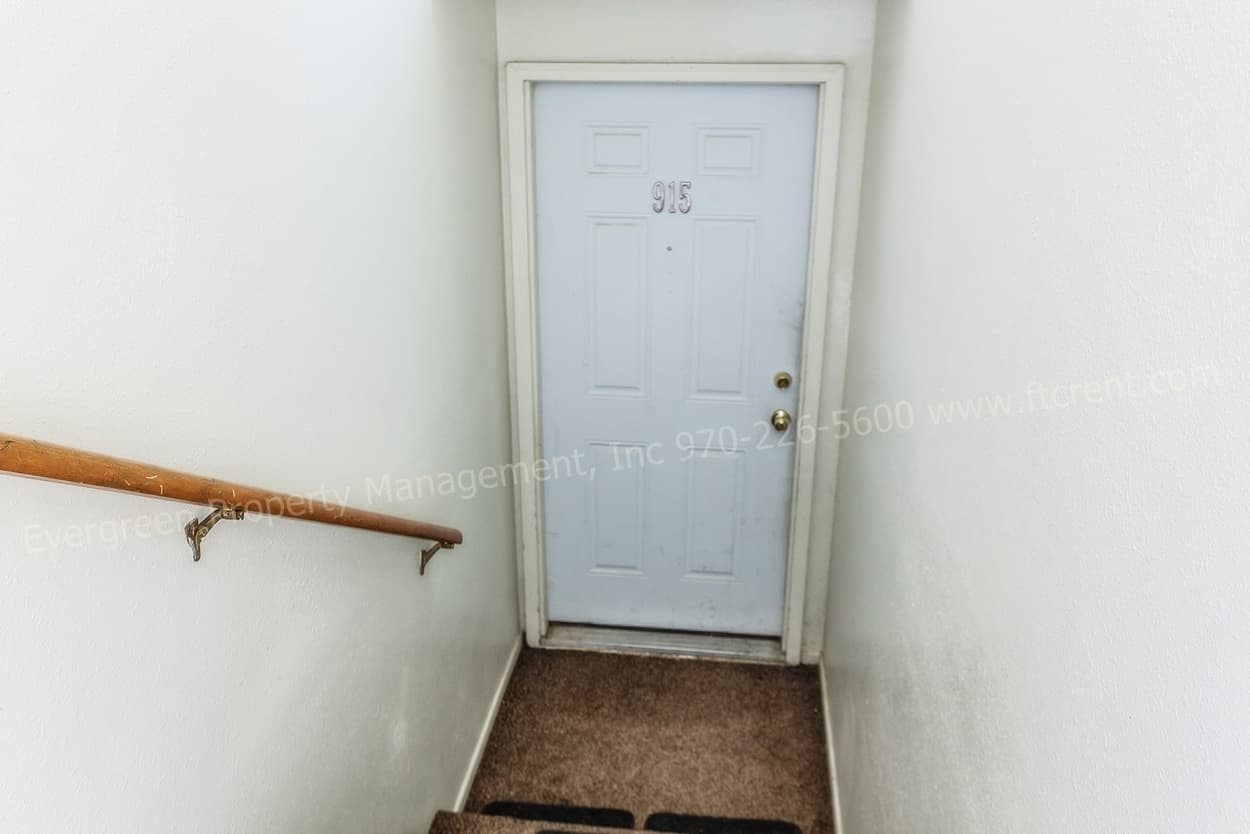 Fort Collins Apartment: 915/917 Camelot Court