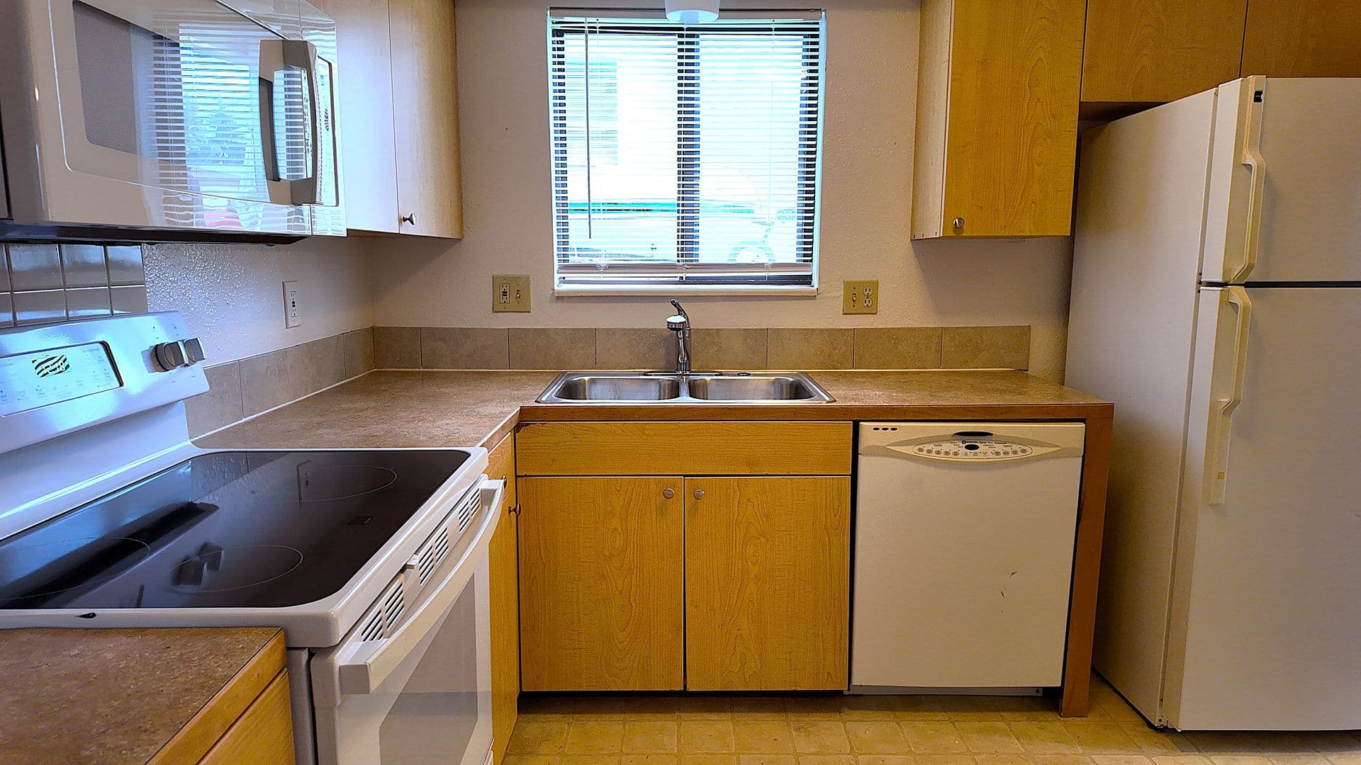 Fort Collins Apartment: 915/917 Camelot Court