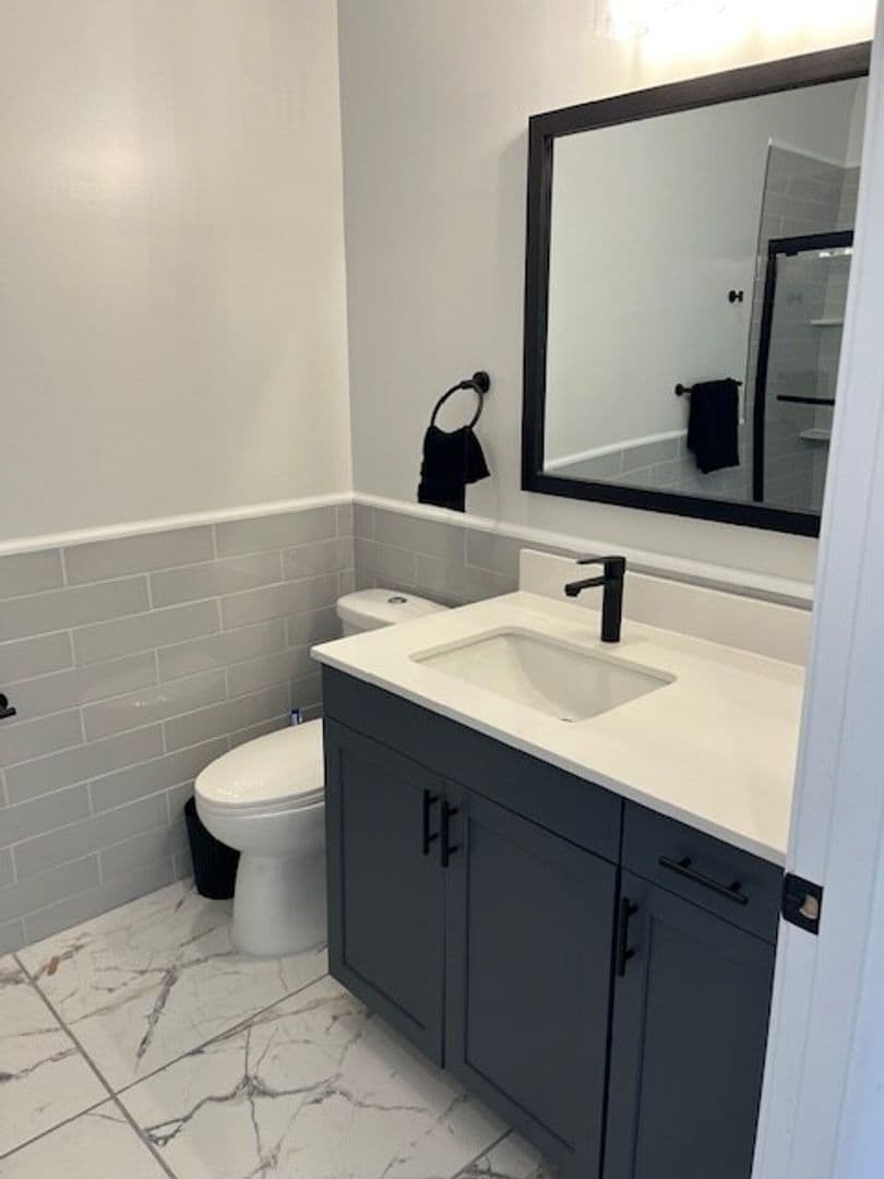 Anderson Condo: 30 w 9th St