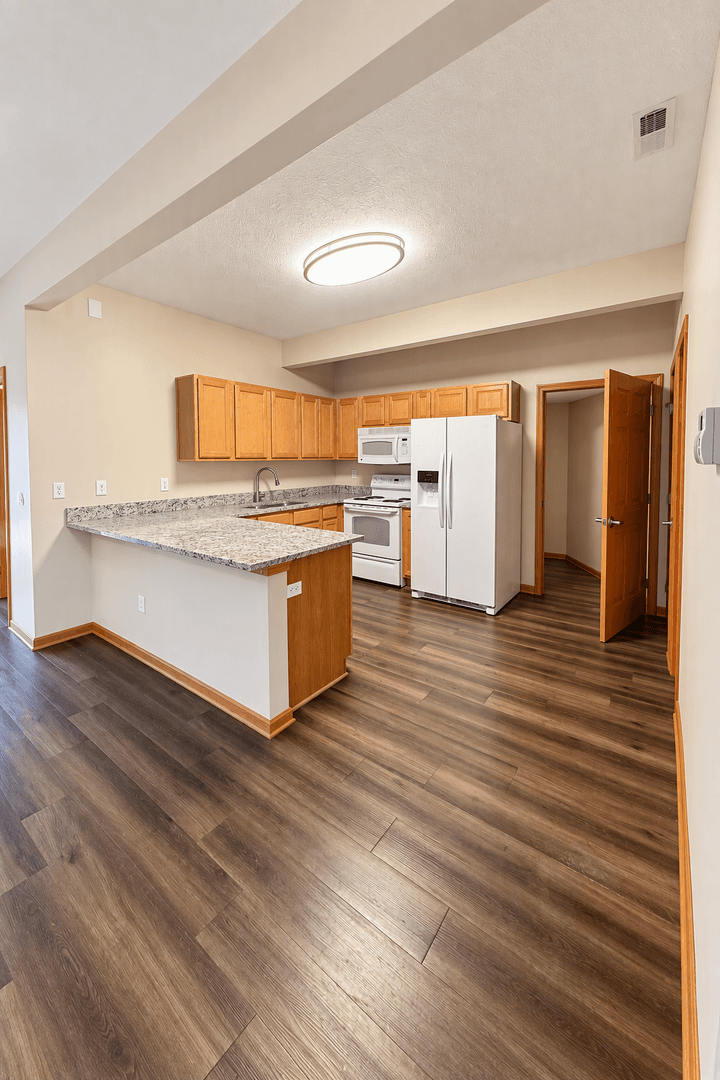 Anderson Apartment: 628 Walnut St