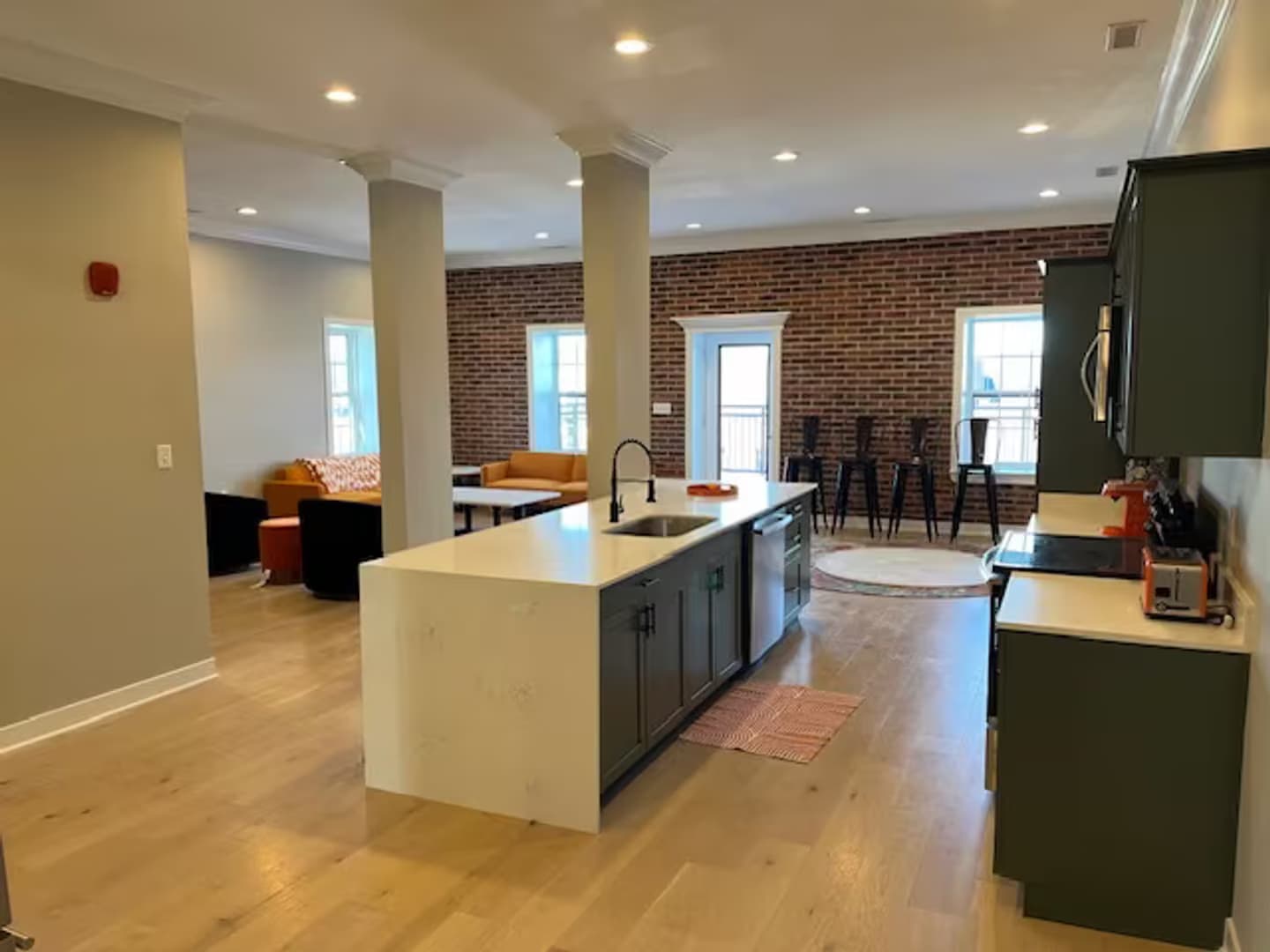 Anderson Condo: 30 w 9th St