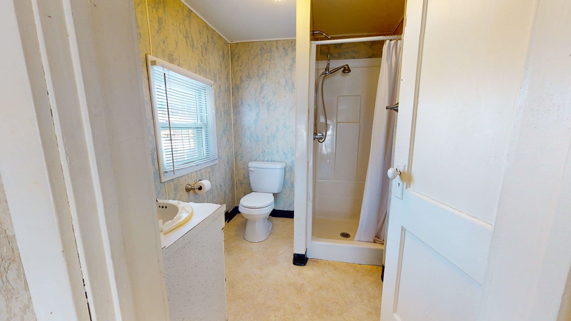 Mercer Apartment: 433 Greenville Ave