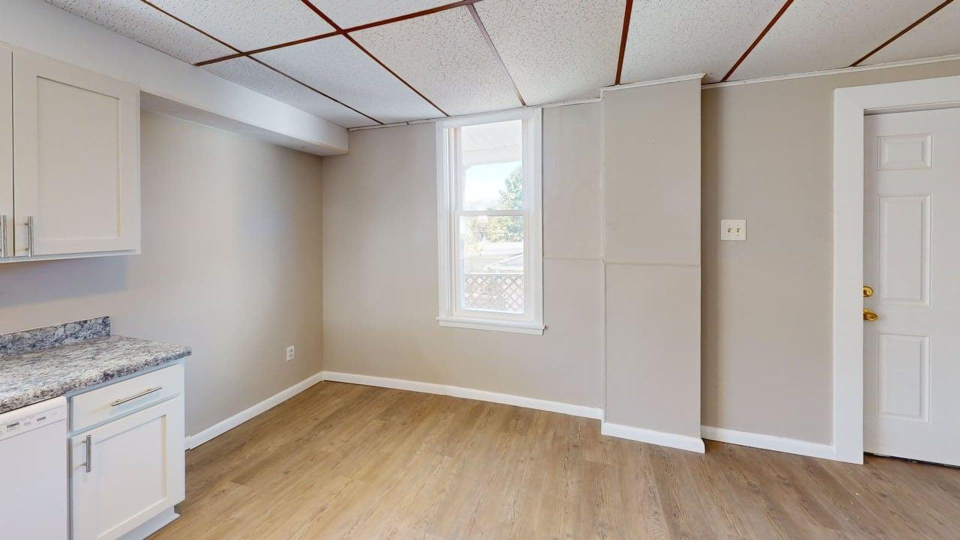 Manor House: 14 Cleveland Ave